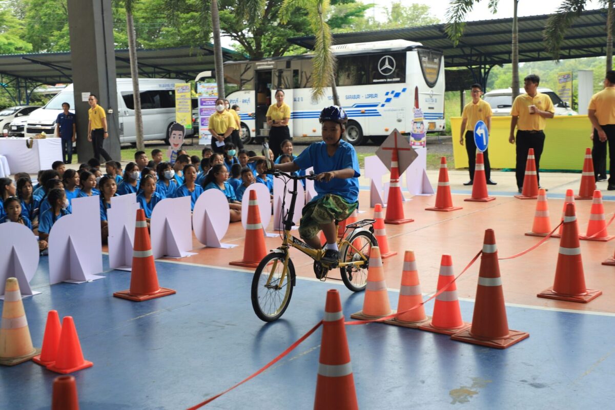 สำนักงานขนส่งจังหวัดลพบุรี จัดโครงการเสริมสร้างทักษะและประสบการณ์ด้านความปลอดภัยทางถนนแก่เด็กและเยาวชนเฉลิมพระเกียรติพระบาทสมเด็จพระเจ้าอยู่หัว เนื่องในโอกาสพระราชพิธีมหามงคลเฉลิมพระชนมพรรษา 6 รอบ 28 กรกฎาคม 2567