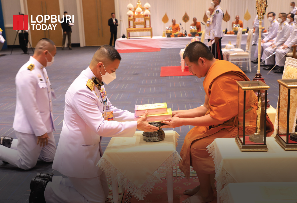 ผู้แทนพระองค์เชิญหนังสือ ธรรมนาวา “วัง” และน้ำปานะพระราชทานถวายแด่พระสงฆ์ในพื้นที่อำเภอเมืองลพบุรี จังหวัดลพบุรี